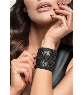 Handgelenktasche mit verstecktem Reißverschluss, elegantes Design | Noir Handmade