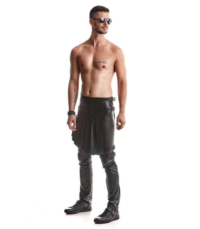 Herren Asymmetrischer Rock mit vertikalen Falten und Gürteldetails | Regnes Fetish Planet