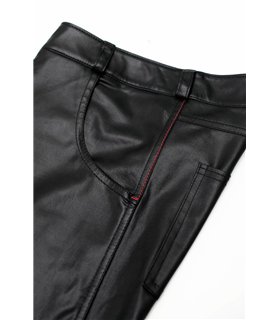 Herren Shorts mit Taschen, Gürtelschlaufen und Alcantara-Etikett | Regnes Fetish Planet Herren Shorts mit Taschen, Gürtelschlaufen und Alcantara-Etikett | Regnes Fetish Planet