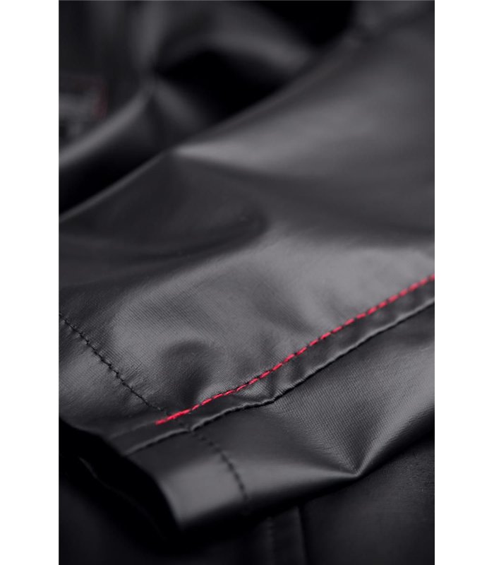 Eleganter Herren Wetlook Mantel mit diagonalen Nähten | Regnes Fetish Planet