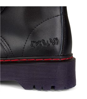 8-Loch Plateau-Stiefel aus schwarzem Leder mit violetter Sohle | Aderlass